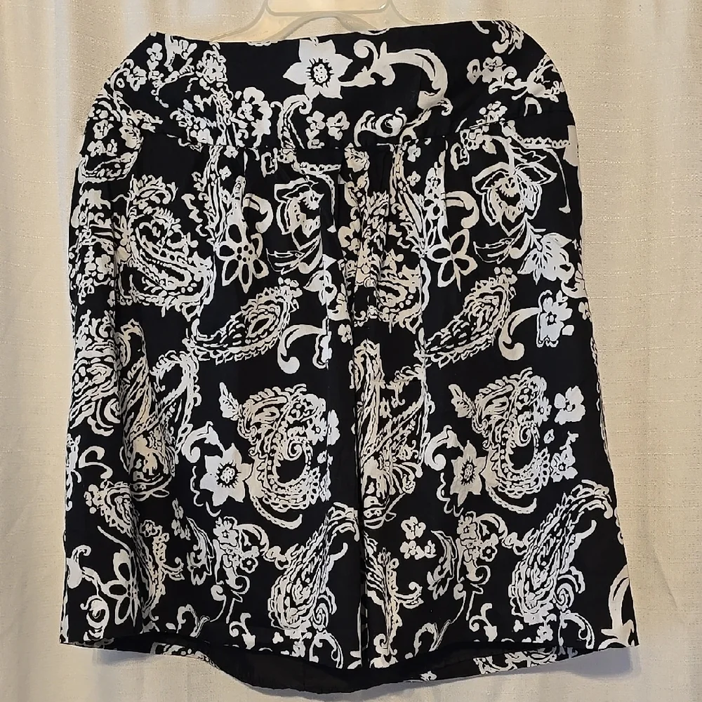 Dialogue Black and White Paisley Cotton Skirt Office Lightweight Size 18W Pleat